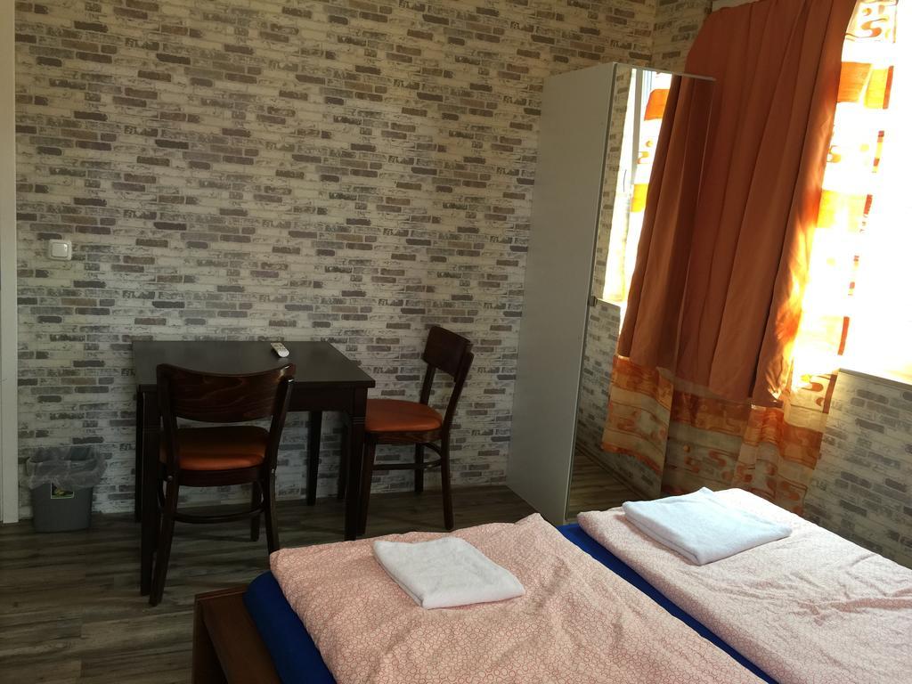 لوبيك Pension Santorini المظهر الخارجي الصورة